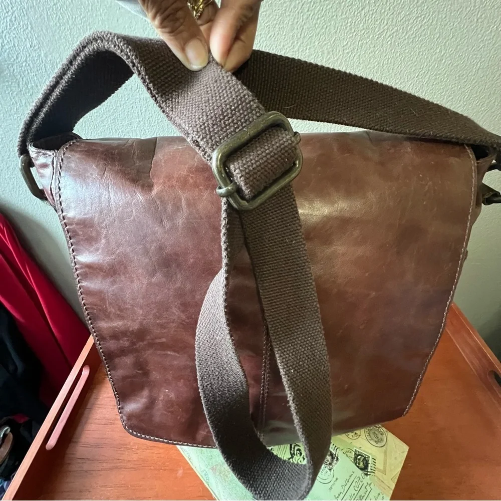 Fossil Distressed Brown Leather Messenger/Laptop Crossbody Bag Great Condition